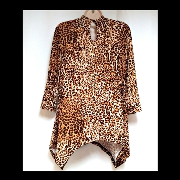 Lola B. Animal Print Sharkbite Top Size Med NWT's - Picture 2 of 3